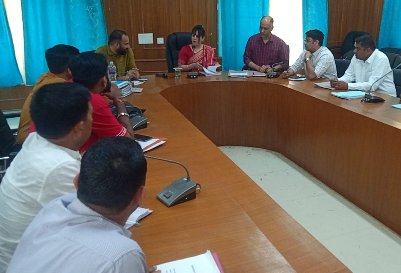 Expenditure Observer holds meeting with political candidates and officials in Bangana